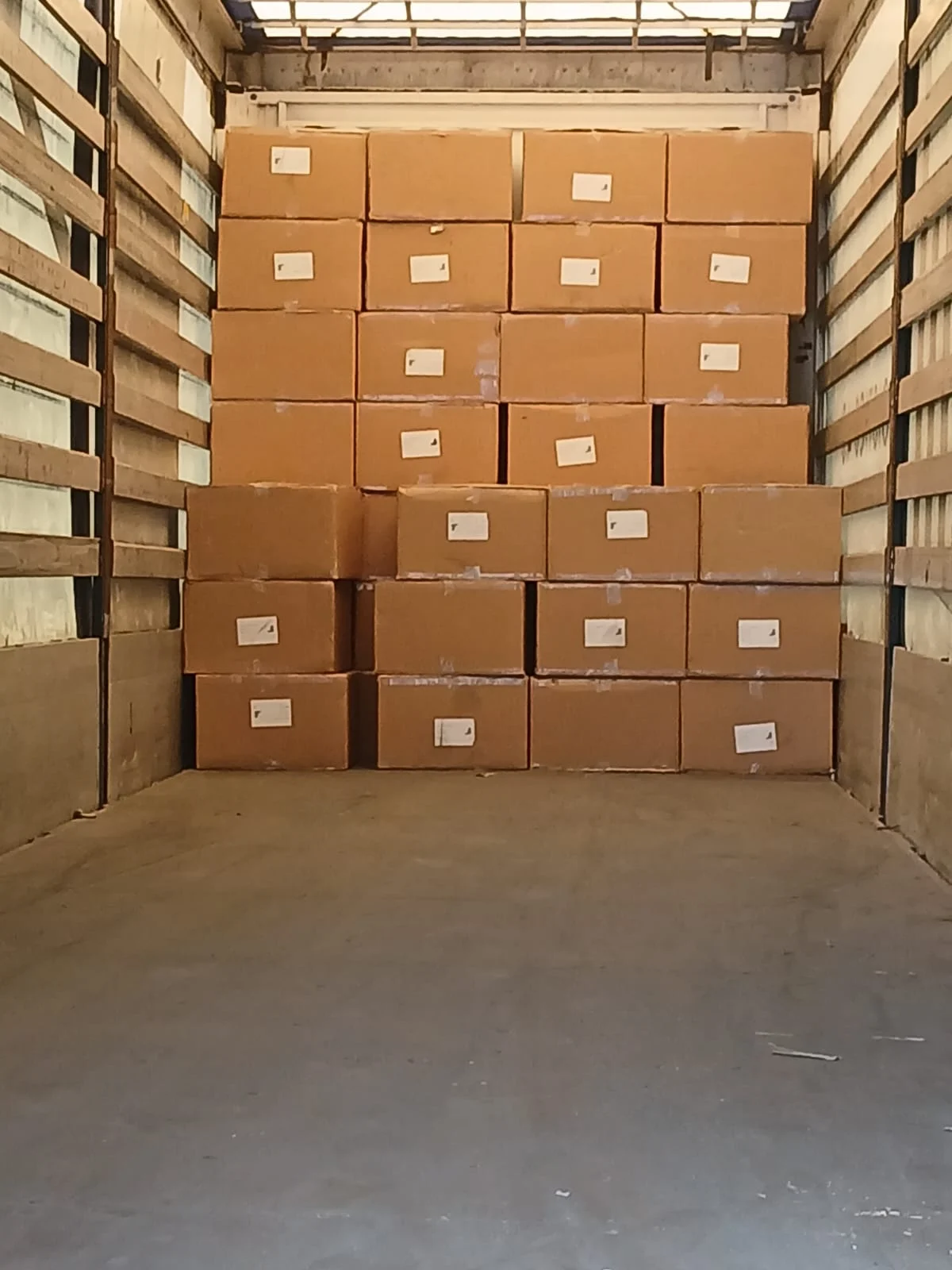 Disposition des cartons dans le véhicule